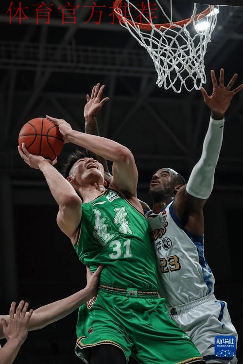 组图：辽宁主场击败广厦 王博对布朗非常不满